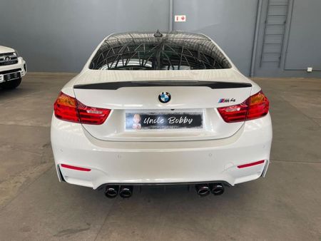 2016-BMW-M4-Coupe-Auto_5