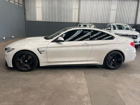 2016-BMW-M4-Coupe-Auto_6