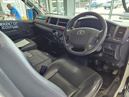 2023-Toyota-Quantum-25-D-4D-Sesfikile-16-seat-MT_15