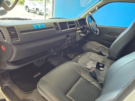 2023-Toyota-Quantum-25-D-4D-Sesfikile-16-seat-MT_16