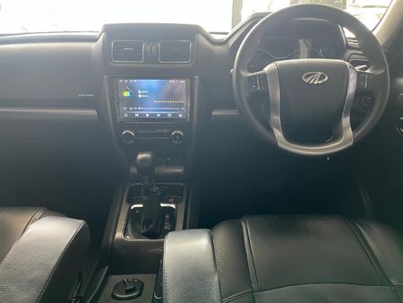 2023-Mahindra-Pik-Up-22-mHawk-S11-Dawn-4x4-Auto-Double-Cab_5