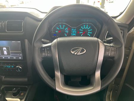 2023-Mahindra-Pik-Up-22-mHawk-S11-Dawn-4x4-Auto-Double-Cab_7