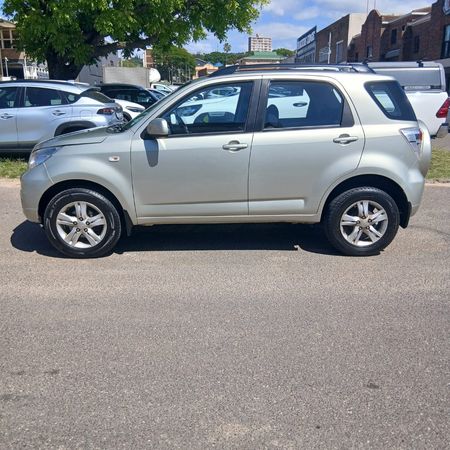 2013-Daihatsu-Terios-15_3