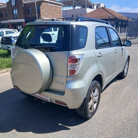 2013-Daihatsu-Terios-15_5