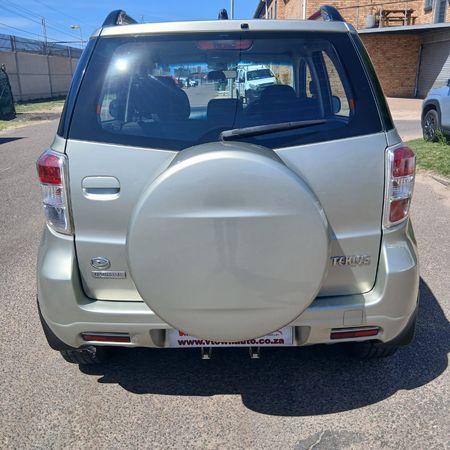 2013-Daihatsu-Terios-15_7