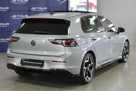 2025-Volkswagen-Golf-14-TSI-R-Line-Auto-110kw_11