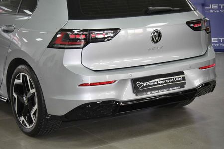 2025-Volkswagen-Golf-14-TSI-R-Line-Auto-110kw_13