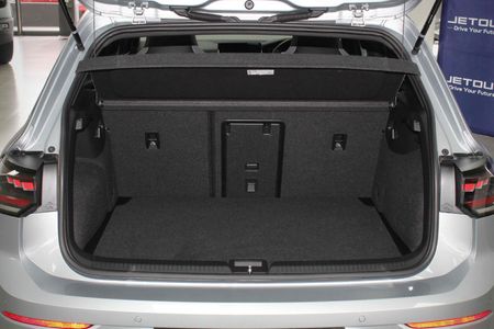 2025-Volkswagen-Golf-14-TSI-R-Line-Auto-110kw_14