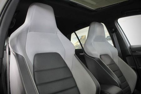 2025-Volkswagen-Golf-14-TSI-R-Line-Auto-110kw_16