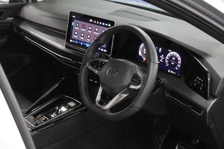 2025-Volkswagen-Golf-14-TSI-R-Line-Auto-110kw_21