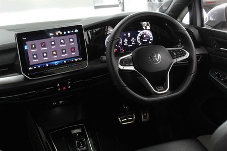 2025-Volkswagen-Golf-14-TSI-R-Line-Auto-110kw_22