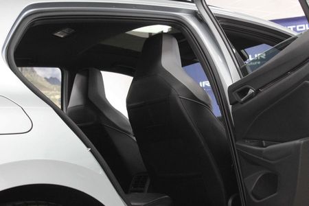 2025-Volkswagen-Golf-14-TSI-R-Line-Auto-110kw_26