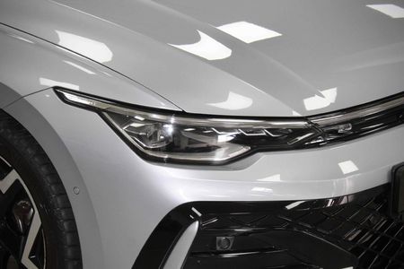 2025-Volkswagen-Golf-14-TSI-R-Line-Auto-110kw_7