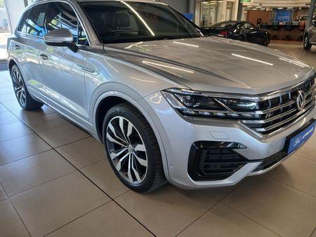 2019-Volkswagen-Touareg-30-TDI-V6-Executive_0