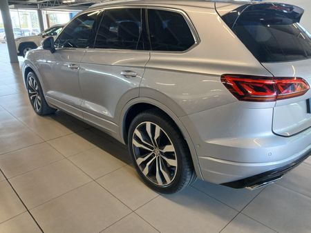 2019-Volkswagen-Touareg-30-TDI-V6-Executive_3
