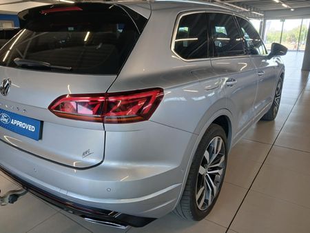2019-Volkswagen-Touareg-30-TDI-V6-Executive_5