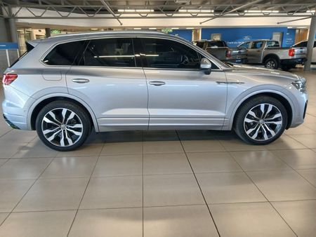 2019-Volkswagen-Touareg-30-TDI-V6-Executive_6