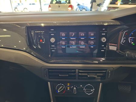 2026-Volkswagen-Polo-10-TSI-Life-Auto-DSG_16