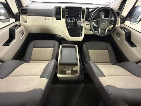 2022-Toyota-Quantum-28-GL-Auto-14-Seater_6