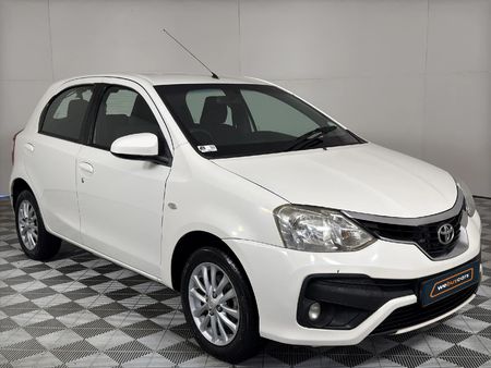 2019-Toyota-Etios-15-XS-5-dr_2