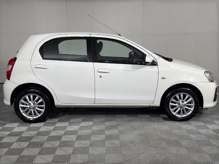 2019-Toyota-Etios-15-XS-5-dr_3