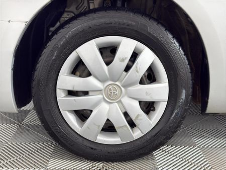 2012-Toyota-Yaris-Zen3_15