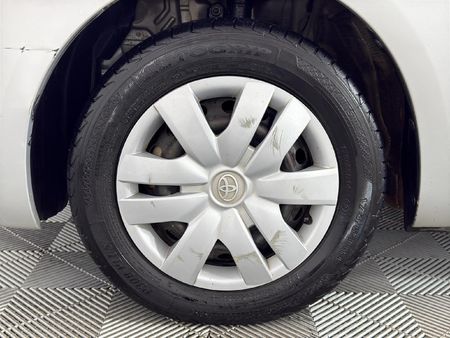 2012-Toyota-Yaris-Zen3_16
