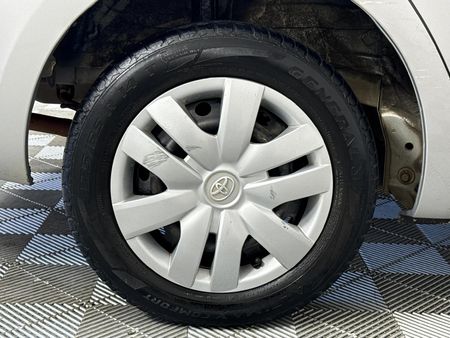 2012-Toyota-Yaris-Zen3_17