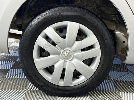 2012-Toyota-Yaris-Zen3_18