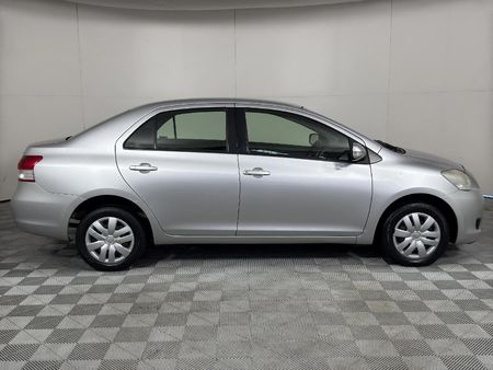 2012-Toyota-Yaris-Zen3_3