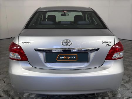 2012-Toyota-Yaris-Zen3_4