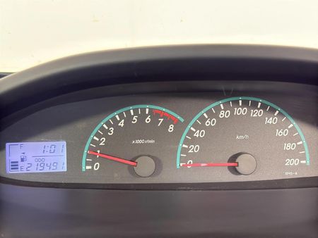 2012-Toyota-Yaris-Zen3_7
