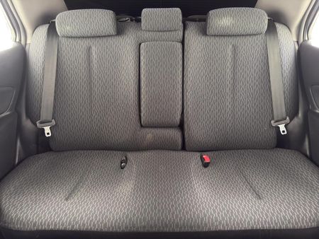 2012-Toyota-Yaris-Zen3_8