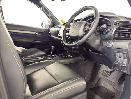 2024-Toyota-Hilux-28-GD-6-Raised-Body-Legend-RS-4x4-Auto-Double-Cab_10