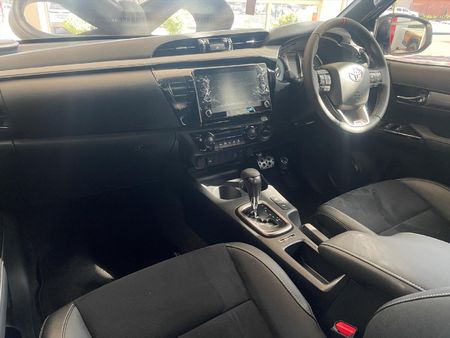 2026-Toyota-Hilux-28GD-6-GR-Sport-Double-Cab-4x4_5