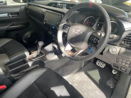 2026-Toyota-Hilux-28GD-6-GR-Sport-Double-Cab-4x4_6