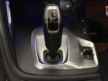 2018-Jaguar-E-Pace-D240-20D-S-177kW_11
