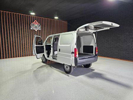 2025-Suzuki-Eeco-12-Panel-Van_18