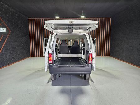2025-Suzuki-Eeco-12-Panel-Van_19