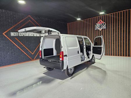 2025-Suzuki-Eeco-12-Panel-Van_20