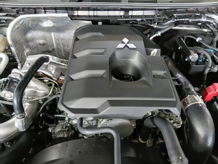 2026-Mitsubishi-Triton-24-Di-DC-GLS-4x4-Double-Cab-Auto_13