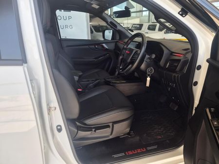 2026-Isuzu-D-Max-19-DDI-HR-X-Rider-Auto-Double-Cab_16
