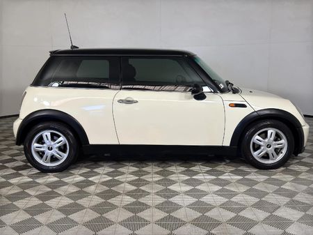 2006-MINI-Hatch-Cooper_3