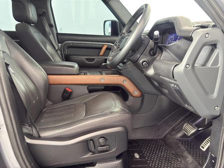 2020-Land-Rover-Defender-110-P400-X-294kW_10