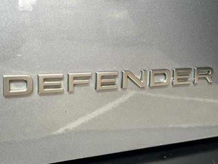 2020-Land-Rover-Defender-110-P400-X-294kW_12