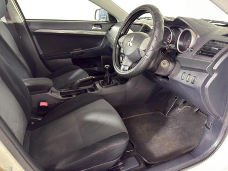 2011-Mitsubishi-Lancer-20-GLS_10