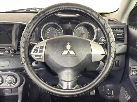 2011-Mitsubishi-Lancer-20-GLS_13