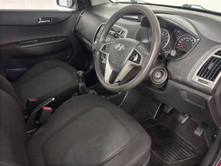 2014-Hyundai-i20-12-Motion_10