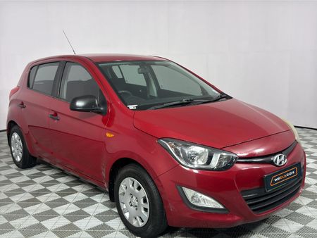 2014-Hyundai-i20-12-Motion_2