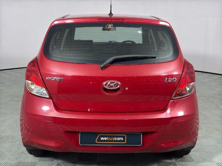 2014-Hyundai-i20-12-Motion_4